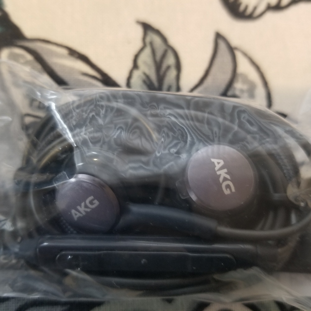 Samsung G8+Accessories